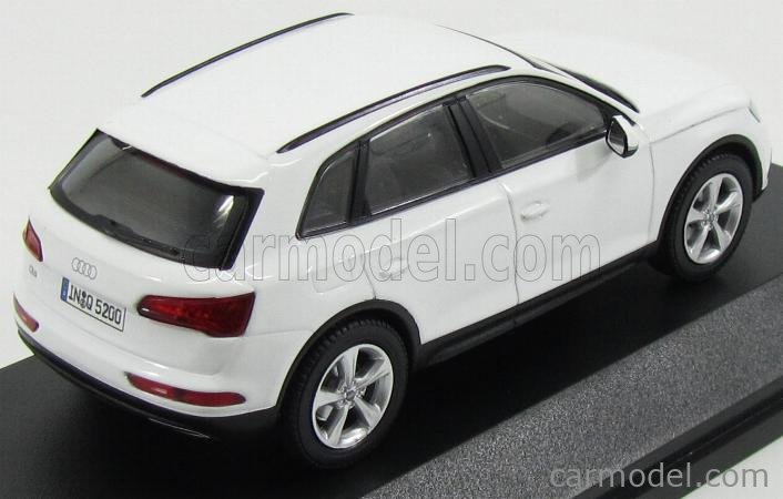 IScale Audi Q5 Ibis Blanc 5011605631 1/43 NEUF 
