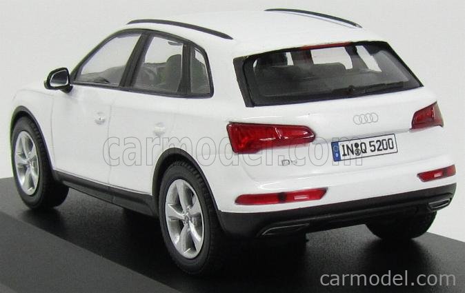 Dealer Pack Voiture Miniature Diecast 5631 Audi Q5 Ibis White 1/43 iScale 