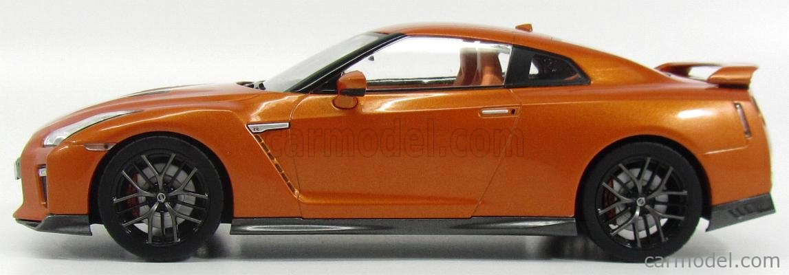 国際貿易　1/18 NISSAN GT-R 2017 Nissan GT-R from Triple 9 in the latest version