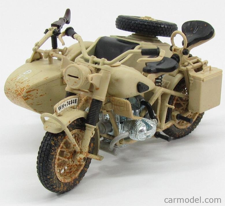 Lot de treize motos miniatures comprenant : - POLISTIL…