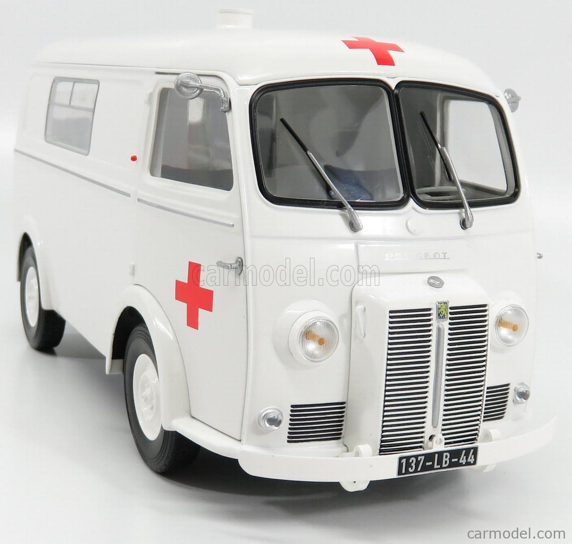 Le Peugeot J7 ambulance de 1965 en miniature par Norev au 1/43e