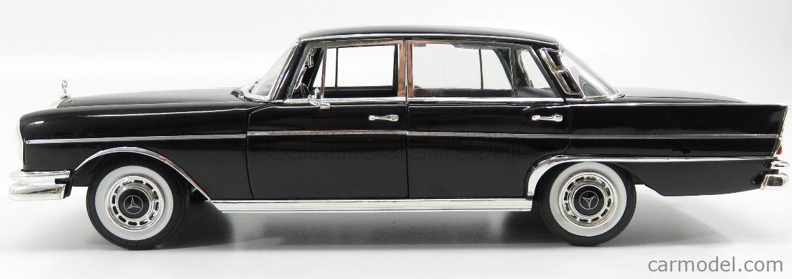 REVELL 09050 Scale 1/18 | MERCEDES BENZ 300SE 1965 WITH 2
