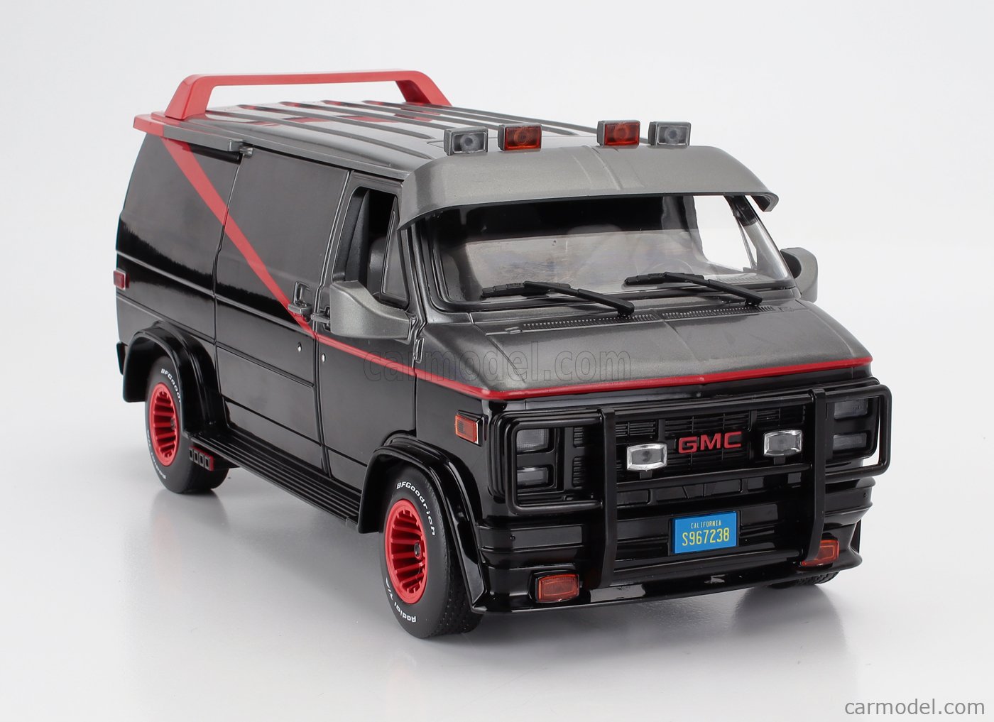 GREENLIGHT 13521 Scale 1/18 | GMC VANDURA CARGO G-SERIES VAN - A
