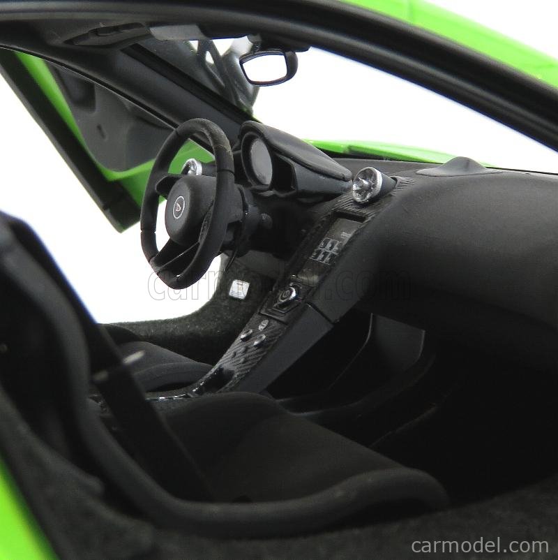 AUTOART 76049 Scale 1/18 | McLAREN 675LT 2015 GREEN AUTOART 76049 Scale 1/18 | McLAREN 675LT 2015 GREEN