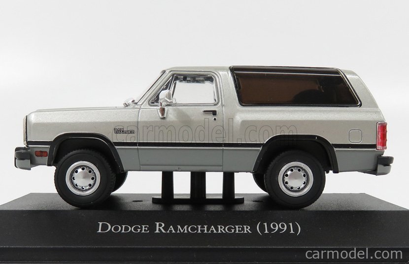 EDICOLA GRANDAUTOMEMOMEX044 Scale 1/43 | DODGE RAMCHARGER 1991 SILVER