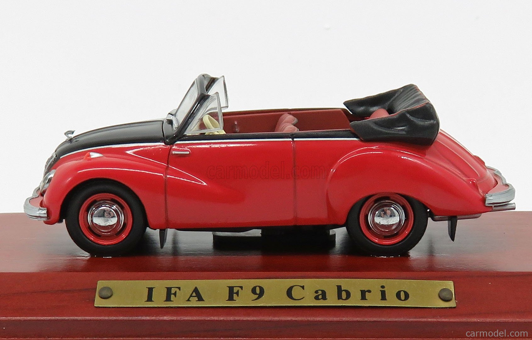 1:43 Atlas DDR Collection IFA F9 Limousine grey 