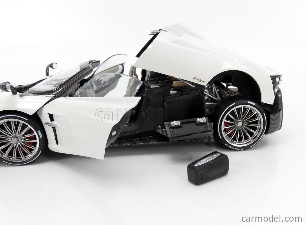 LCD-MODEL LCD18002WH Scale 1/18  PAGANI HUAYRA ROADSTER 2018 WHITE