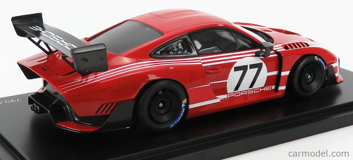 Spark 1:18 Porsche 935 basé sur 911 GT2 RS Clubsport Salzburg #77 Avec