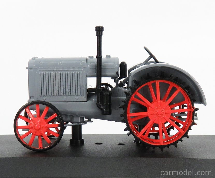 1:43 scale model tractor SHTZ-15/30 