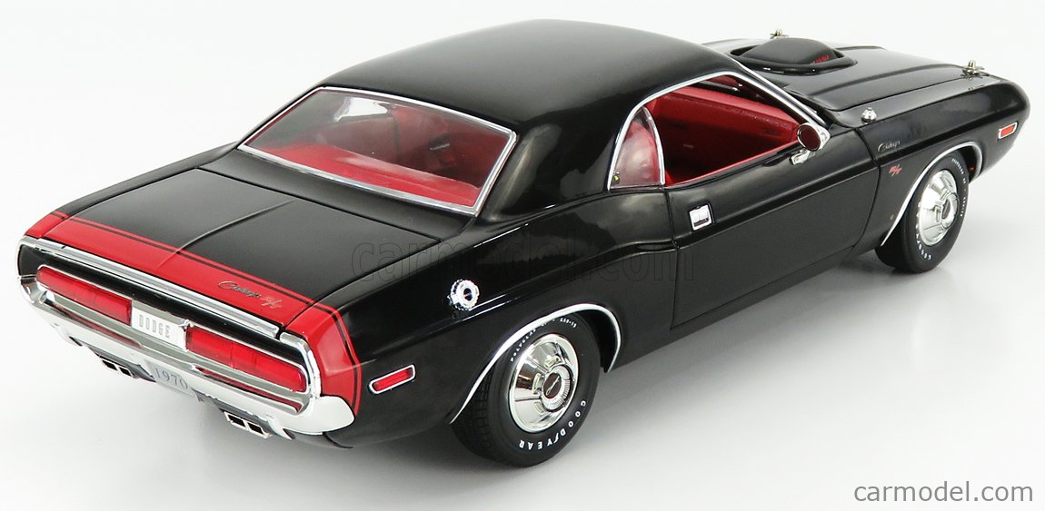 1:18 1970 Dodge Challenger R/T 440 6-Pack Black with Red