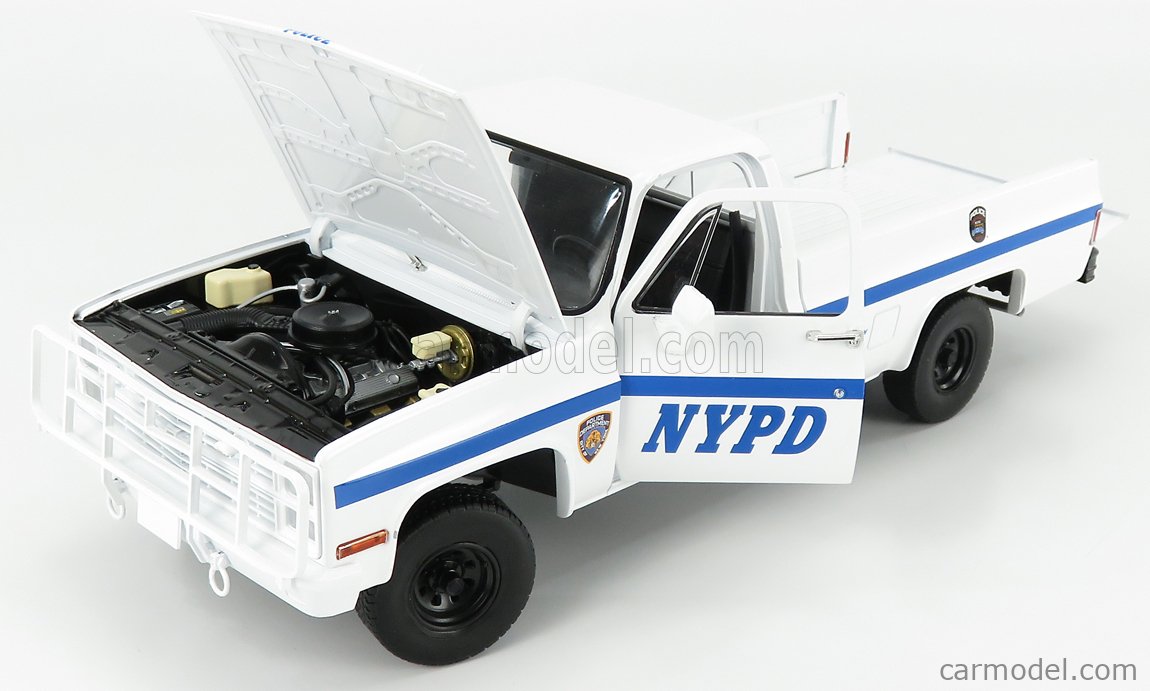 キャデラックGLグリーンライト/'84 Chevyシボレー CUCV NYPD 1/18