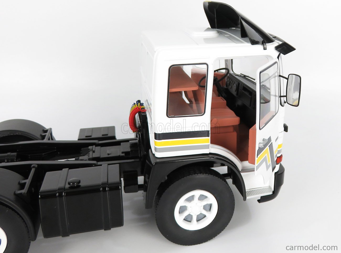 ROAD-KINGS RK180111 Scale 1/18 | MAN F8 TRACTOR TRUCK 3-ASSI 1978 