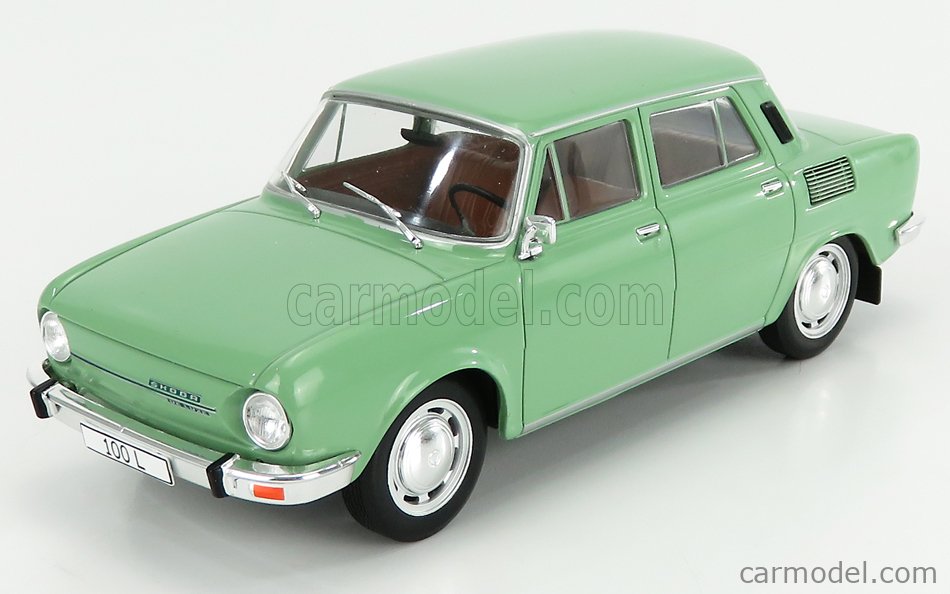 WHITEBOX WB124062 Scale 1/24 | SKODA 100L 1969 GREEN