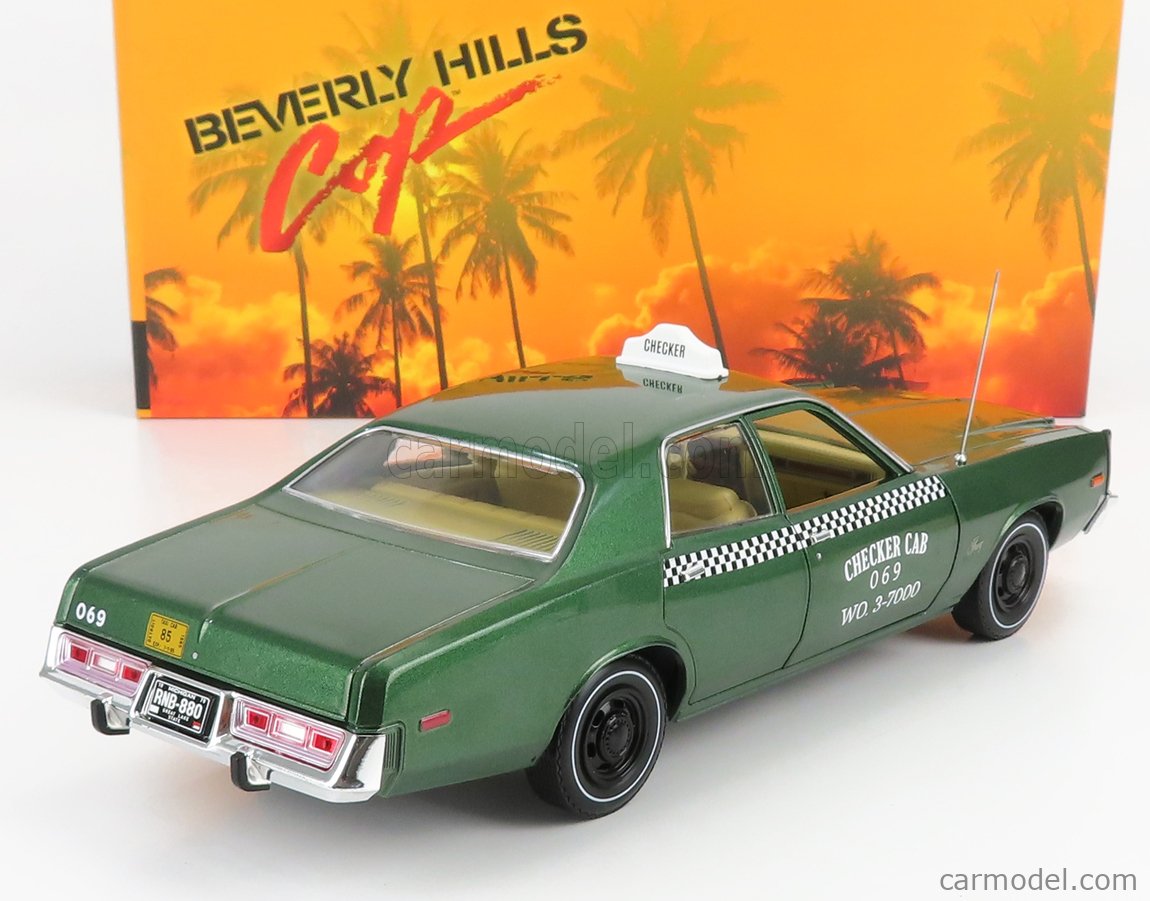 GREENLIGHT 19110 Echelle 1/18  PLYMOUTH FURY CHECKER CAB TAXI 1976 - BEVERLY HILLS COP GREEN MET