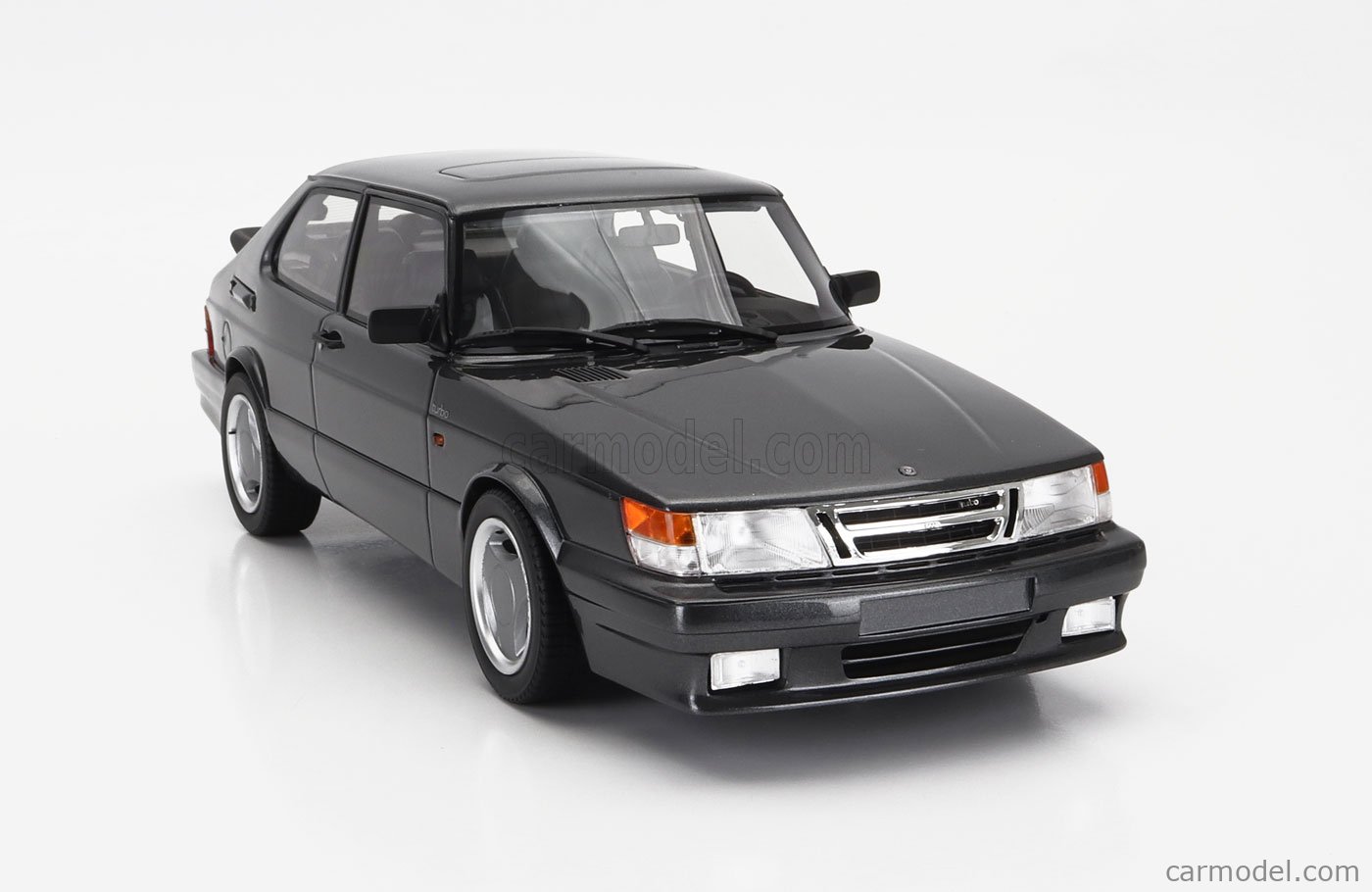 DNA Collectibles Saab 900 Turbo T16 Airflow 1/18 – Gris Résine – Modèle Neuf