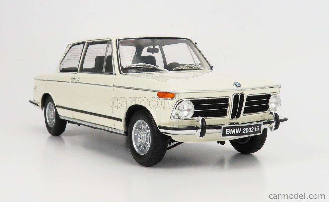 KYOSHO 08543W Масштаб 1/18  BMW 2002Tii 1972 WHITE
