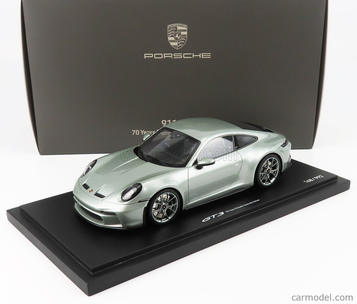 MINICHAMPS WAP0211650N002 Scale 1/18 PORSCHE 911 992 GT3 COUPE