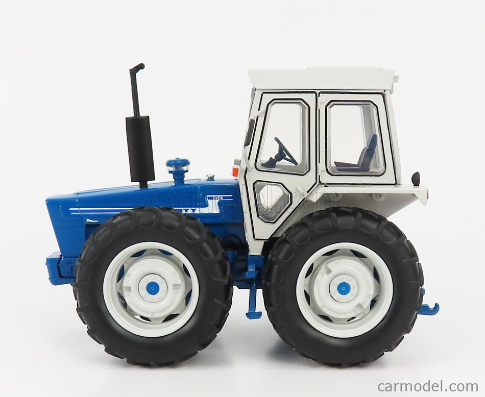 Universal Hobbies UH5271 County 1174 Tractor 1:32 Scale Die-Cast Model 