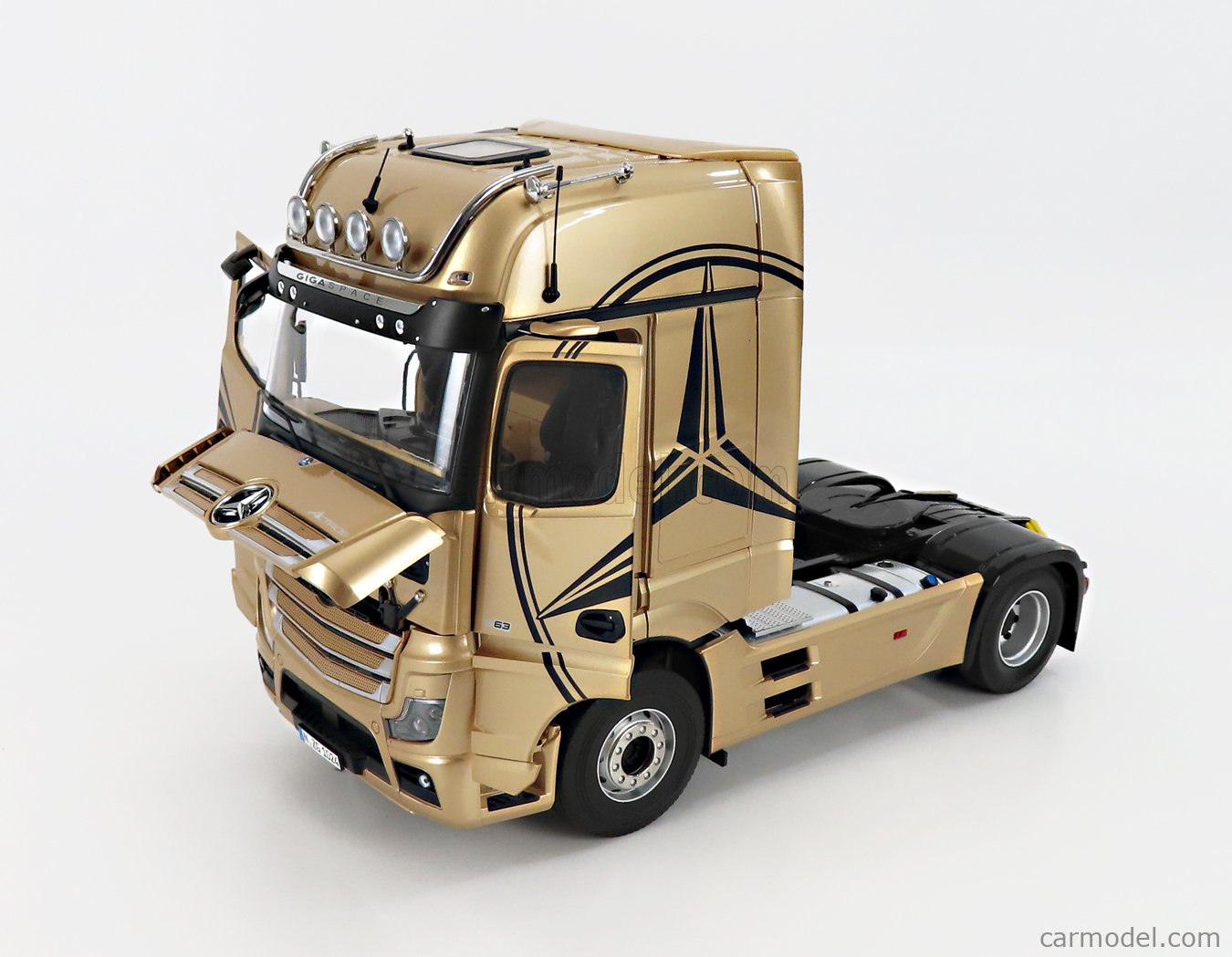 NZG LM10240066 Масштаб 1/18  MERCEDES BENZ ACTROS 2 1863 GIGASPACE 4x2 MIRRORCAM TRACTOR TRUCK LOGO MERCEDES 2-ASSI 2018 CHAMPAGNE