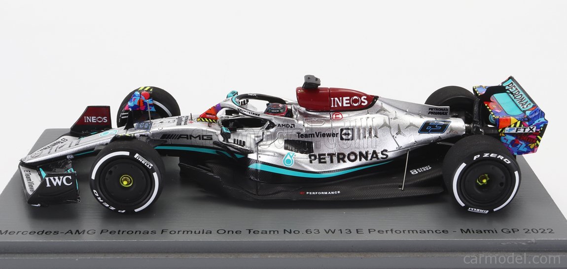 Mercedes AMG F1 W13 E Performance 63 F1 Winner with pitboard Brésil