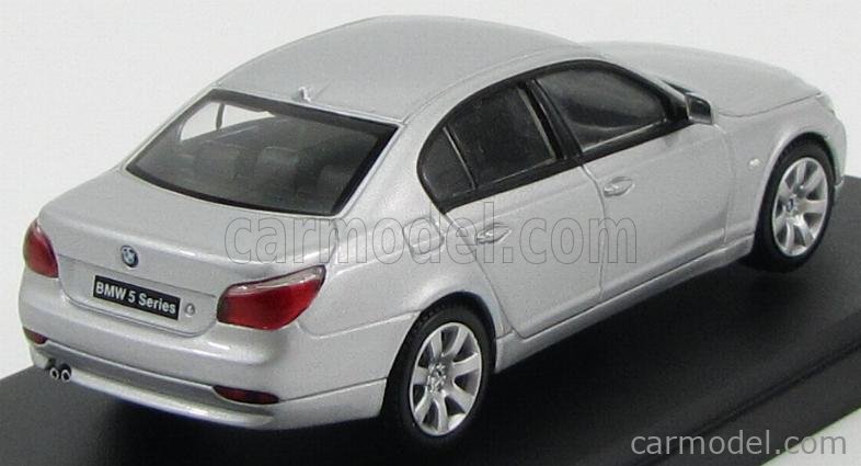 BMW - 5-SERIES 545i SEDAN 2003 - DETTAGLIO MOTORE