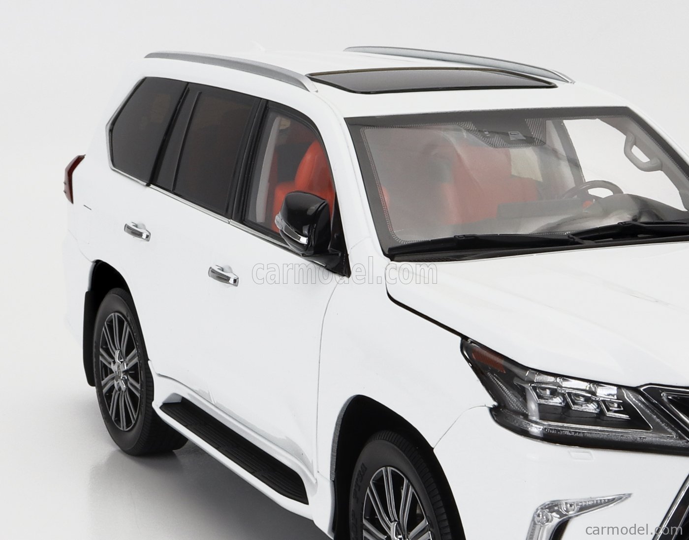 LCD-MODEL LCD18010-WH Scale 1/18  LEXUS LX570 2022 WHITE