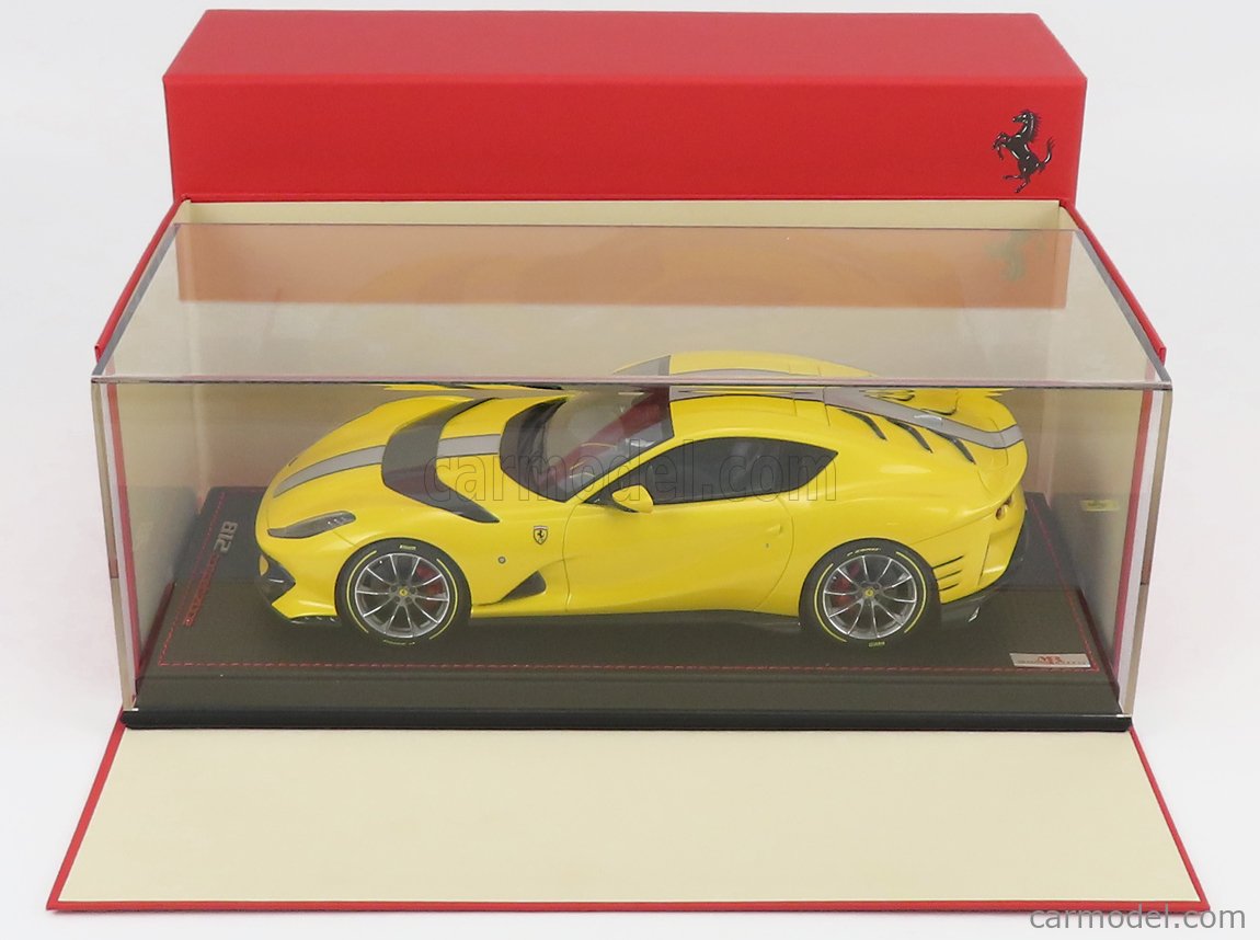 1/18 MR Collection Ferrari 812 Competizione A (Giallo Tristrato Yellow