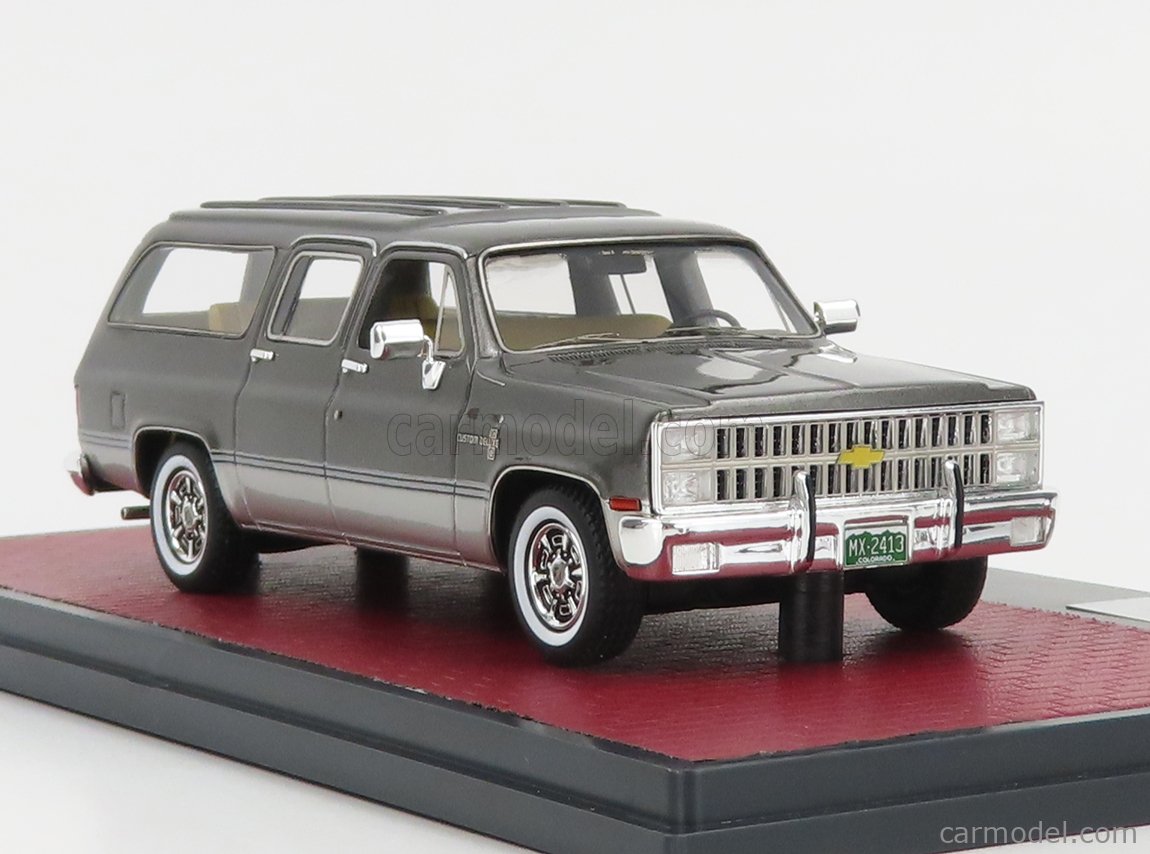 CHEVROLET - SUBURBAN 1981 - GREY SILVER /Matrix 1/43 ミニカー