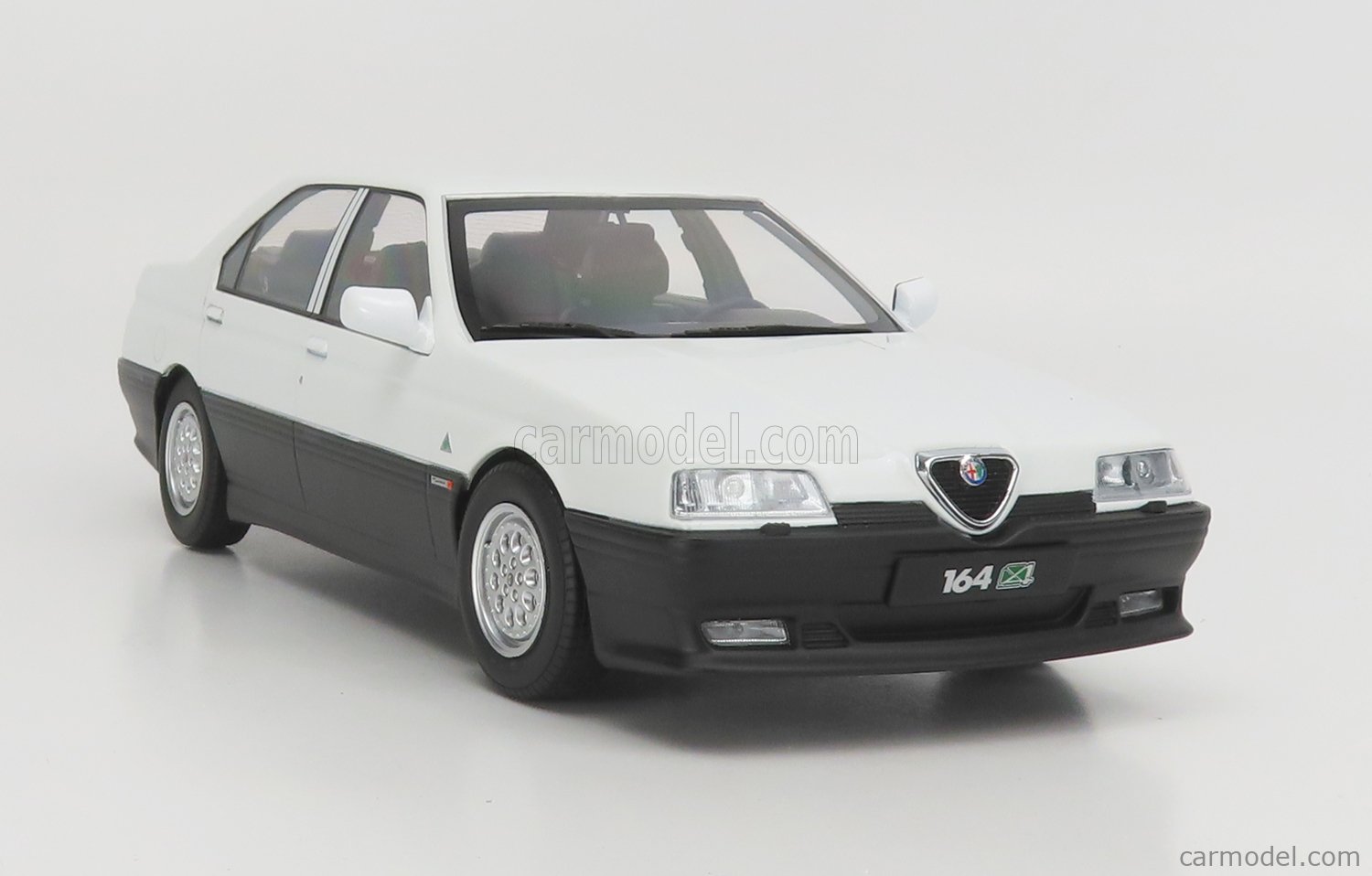 大感謝セール】 Triple 9 1/18 Alfa Romeo 164 Q4 1994 ホワイト