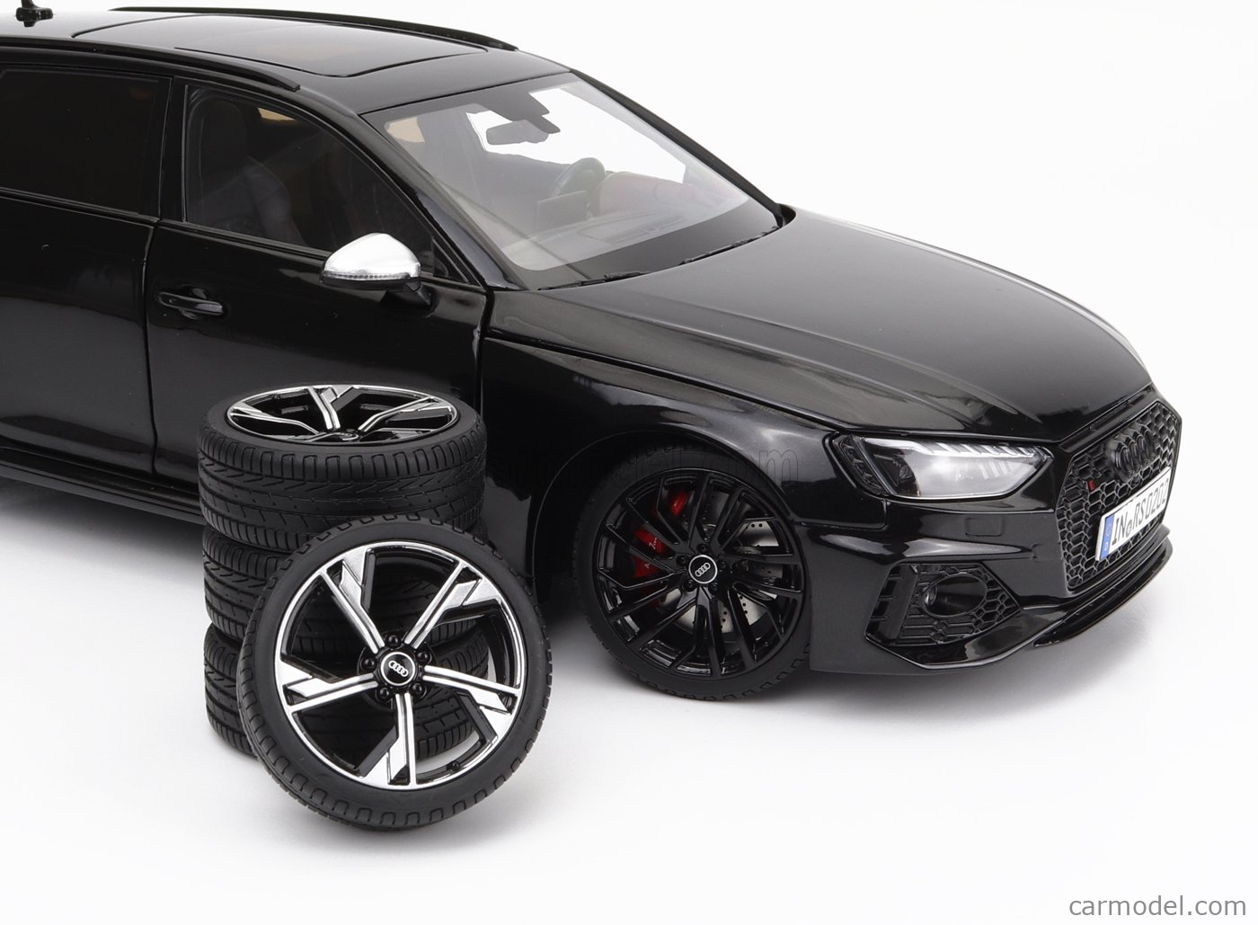 MINICHAMPS Audi RS4 ブラック 1 of 1200 MINICHAMPS Audi RS4 ブラック 1 of 1200 Minichamps Audi Rs4