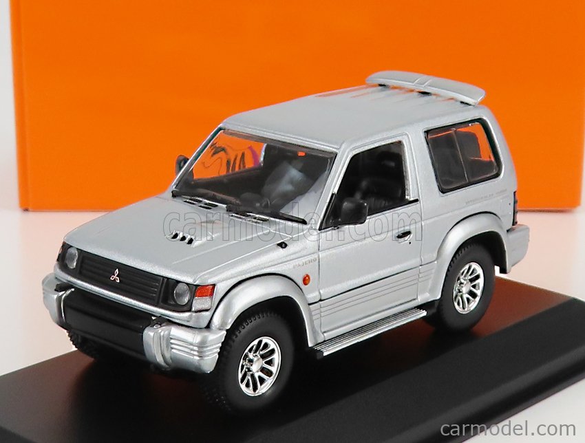 MINICHAMPS 940163371 Scale 1/43 | MITSUBISHI PAJERO SWB 1991 SILVER