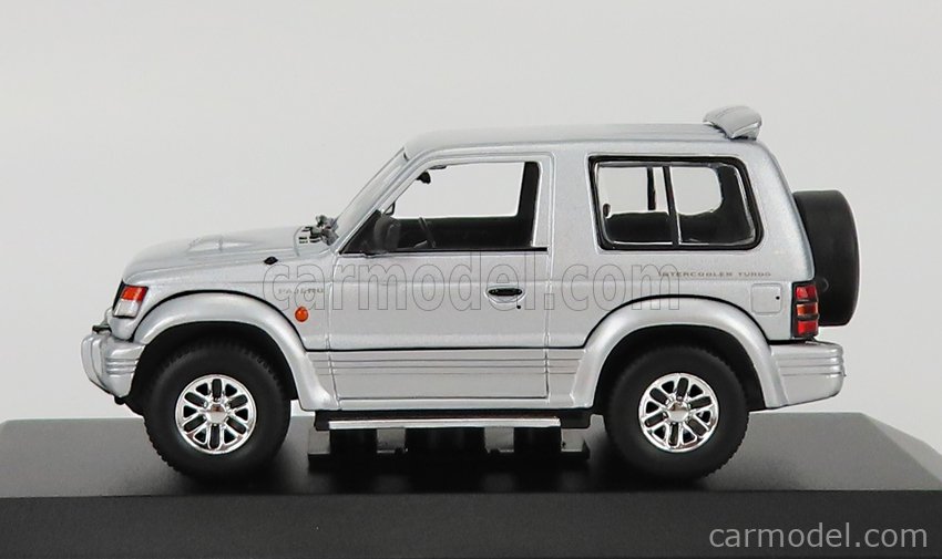 MINICHAMPS 940163371 Scale 1/43 | MITSUBISHI PAJERO SWB 1991 SILVER