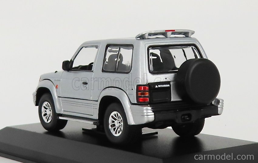 MINICHAMPS 940163371 Scale 1/43 | MITSUBISHI PAJERO SWB 1991 SILVER