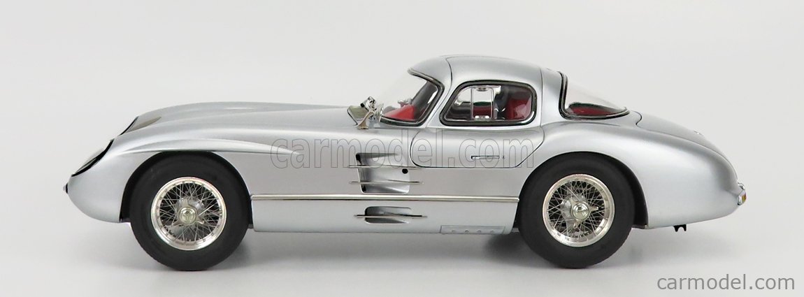 CMC M076 Scale 1/18 | MERCEDES BENZ 300 SLR UHLENHAUT COUPE 1955
