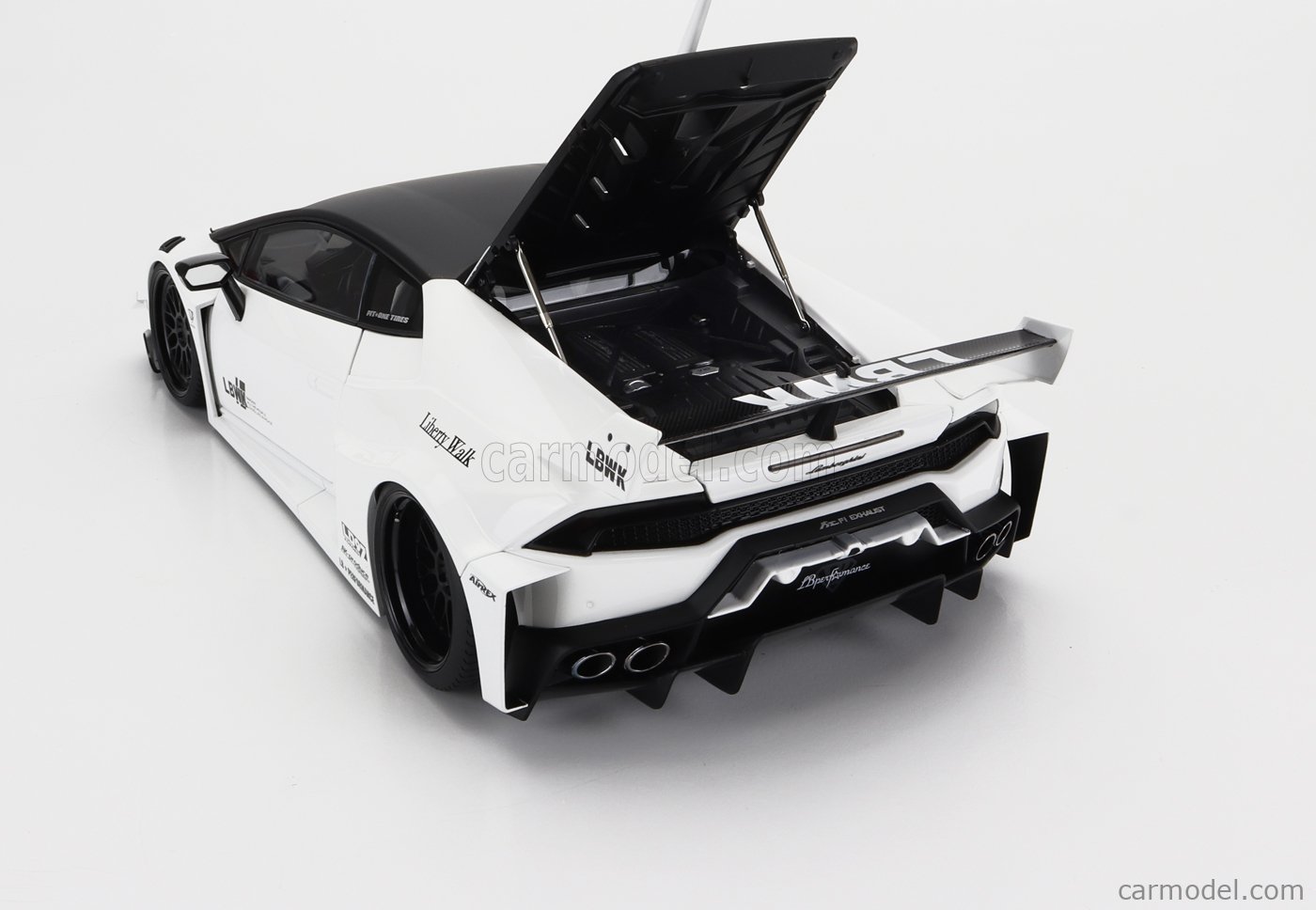 MR.BOMBASTIC: Lamborghini Huracán GT Liberty Walk von Autoart in 1