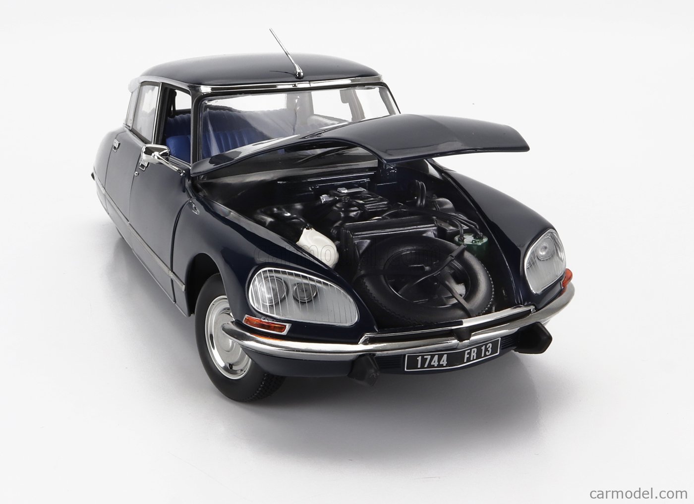 Amazon.com: NOREV 1/18 - Citroen DS 23 Pallas - 1974 : Arts