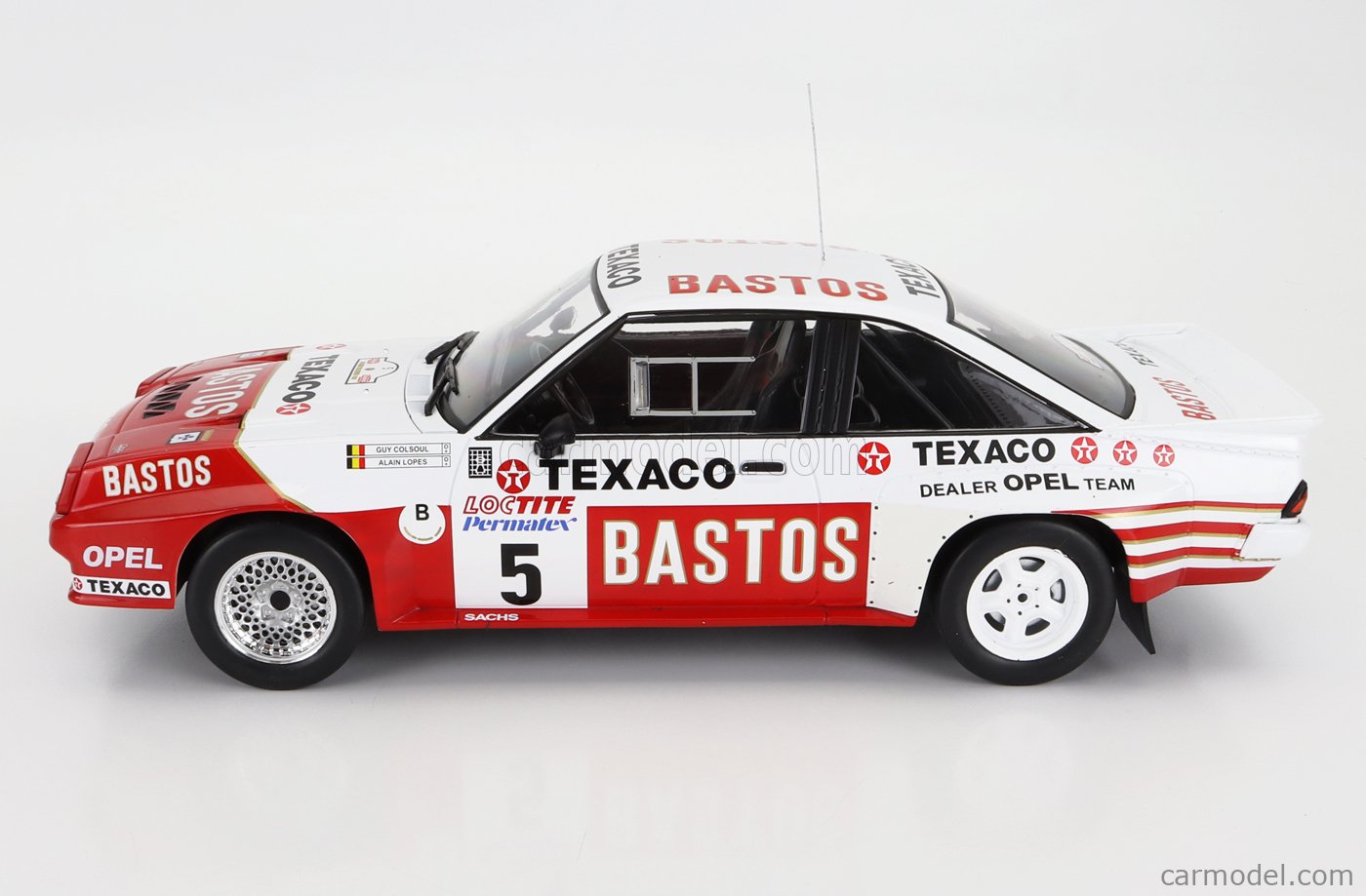 IXO-MODELS 18RMC134.22 Echelle 1/18  OPEL MANTA 400 BASTOS N 5 RALLY YPRES 1985 G.COLSOUL - A.LOPES WHITE RED