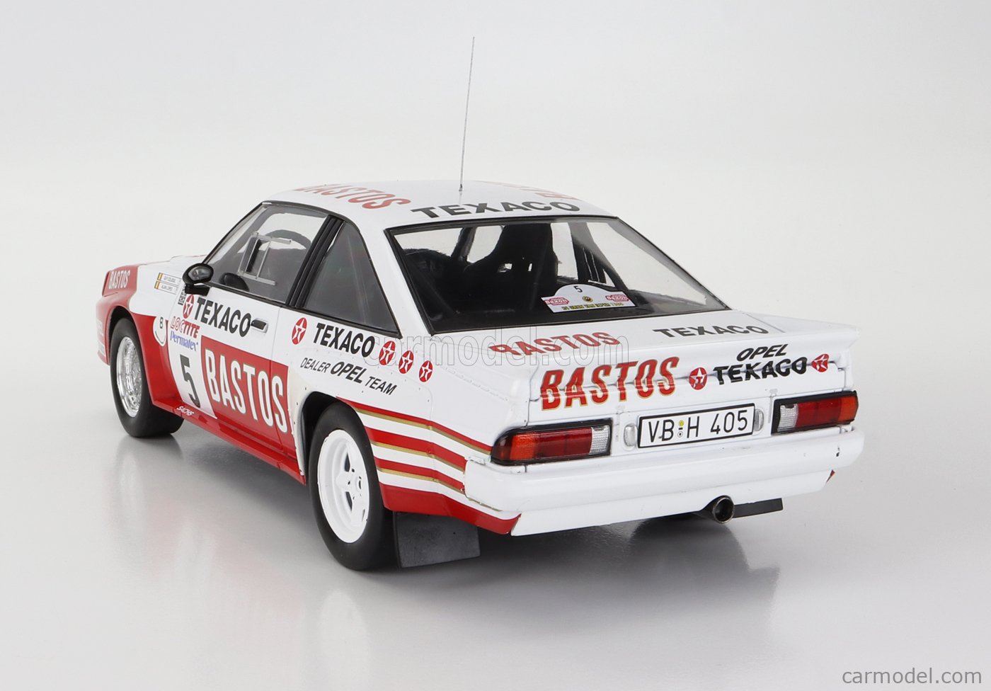 IXO-MODELS 18RMC134.22 Echelle 1/18  OPEL MANTA 400 BASTOS N 5 RALLY YPRES 1985 G.COLSOUL - A.LOPES WHITE RED