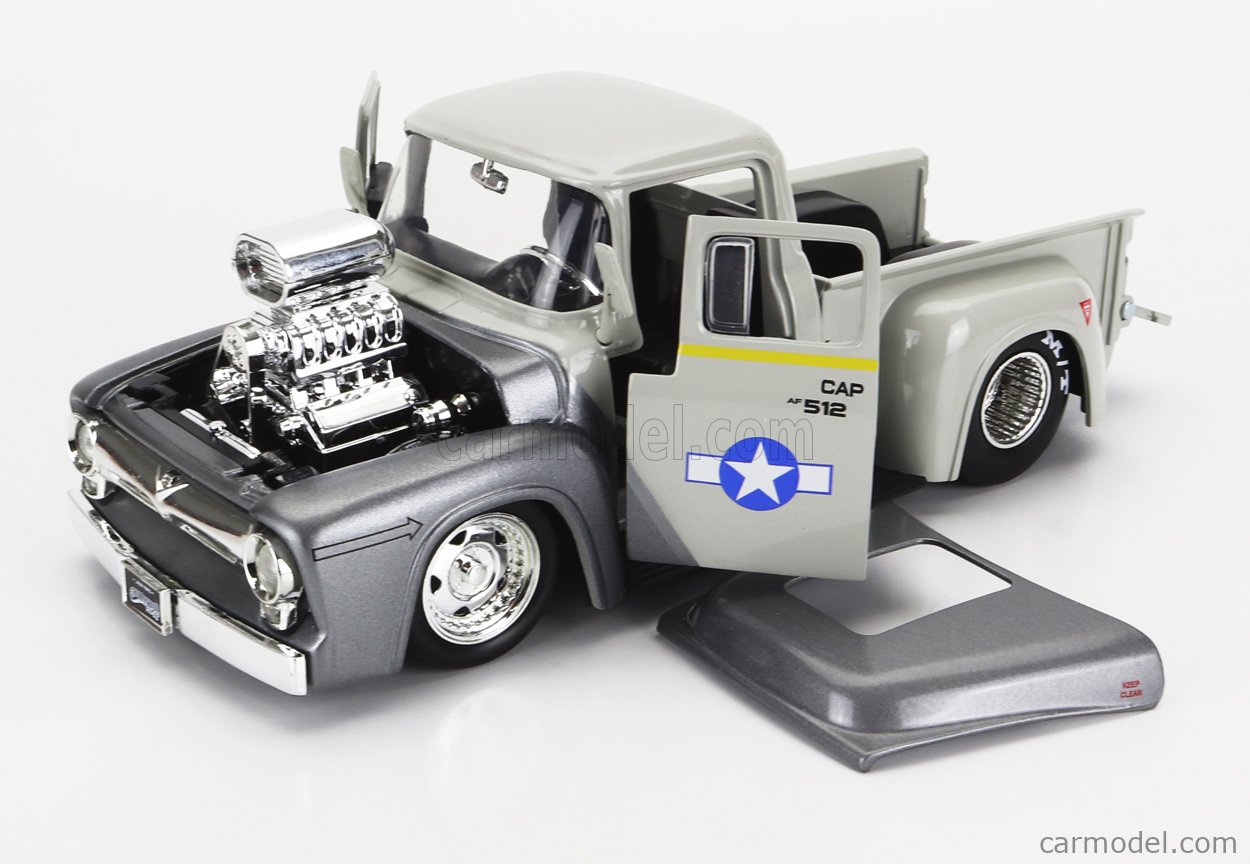 JADA 253255057-34373 Scala 1/24  FORD USA PICK-UP WITH STREET FIGHTER FIGURE 1956 GREY WHITE
