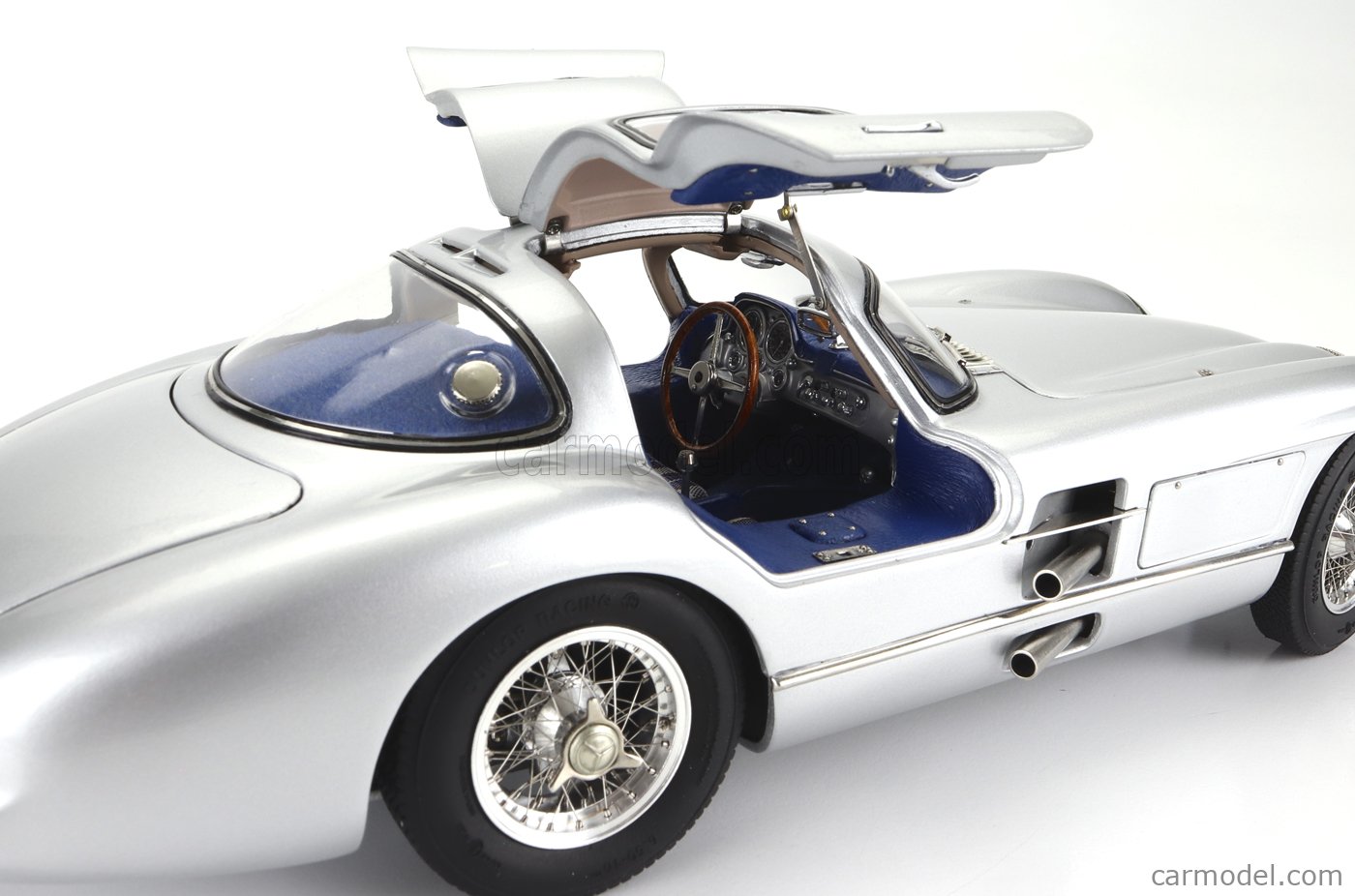 CMC M243 Scale 1/18 | MERCEDES BENZ 300 SLR UHLENHAUT COUPE 1955 - BLUE  INTERIOR SILVER