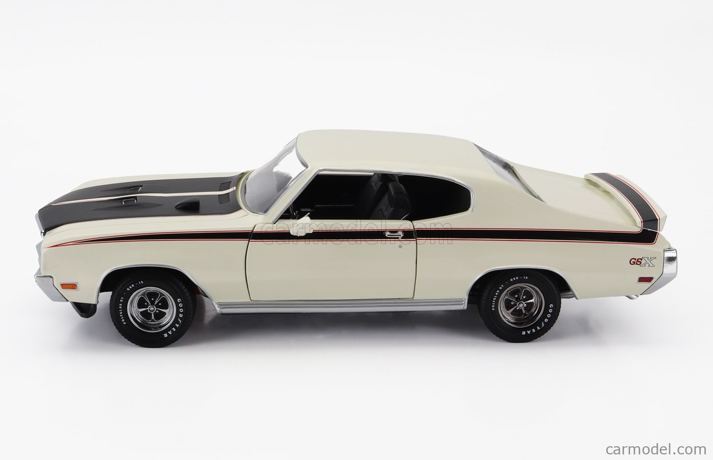 SUN-STAR 05701 Scale 1/18 | BUICK GSX COUPE 1970 WHITE BLACK