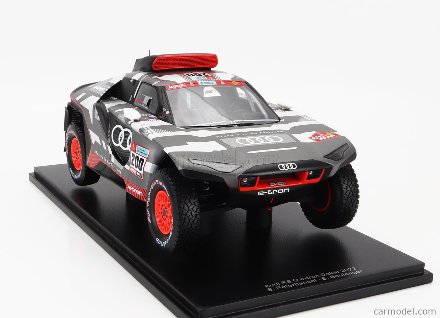 Audi RS Q e-tron wows Paris with Stéphane Peterhansel/Edouard Boulanger | Audi MediaCenter
