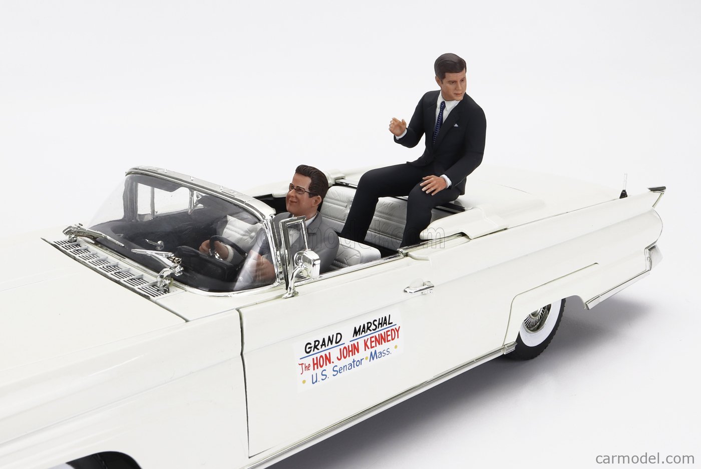 SUN-STAR 04707 Scale 1/18  LINCOLN CONTINENTAL MKIII CABRIOLET OPEN WITH JOHN F.KENNEDY FIGURE IN OREGON 1960 WHITE