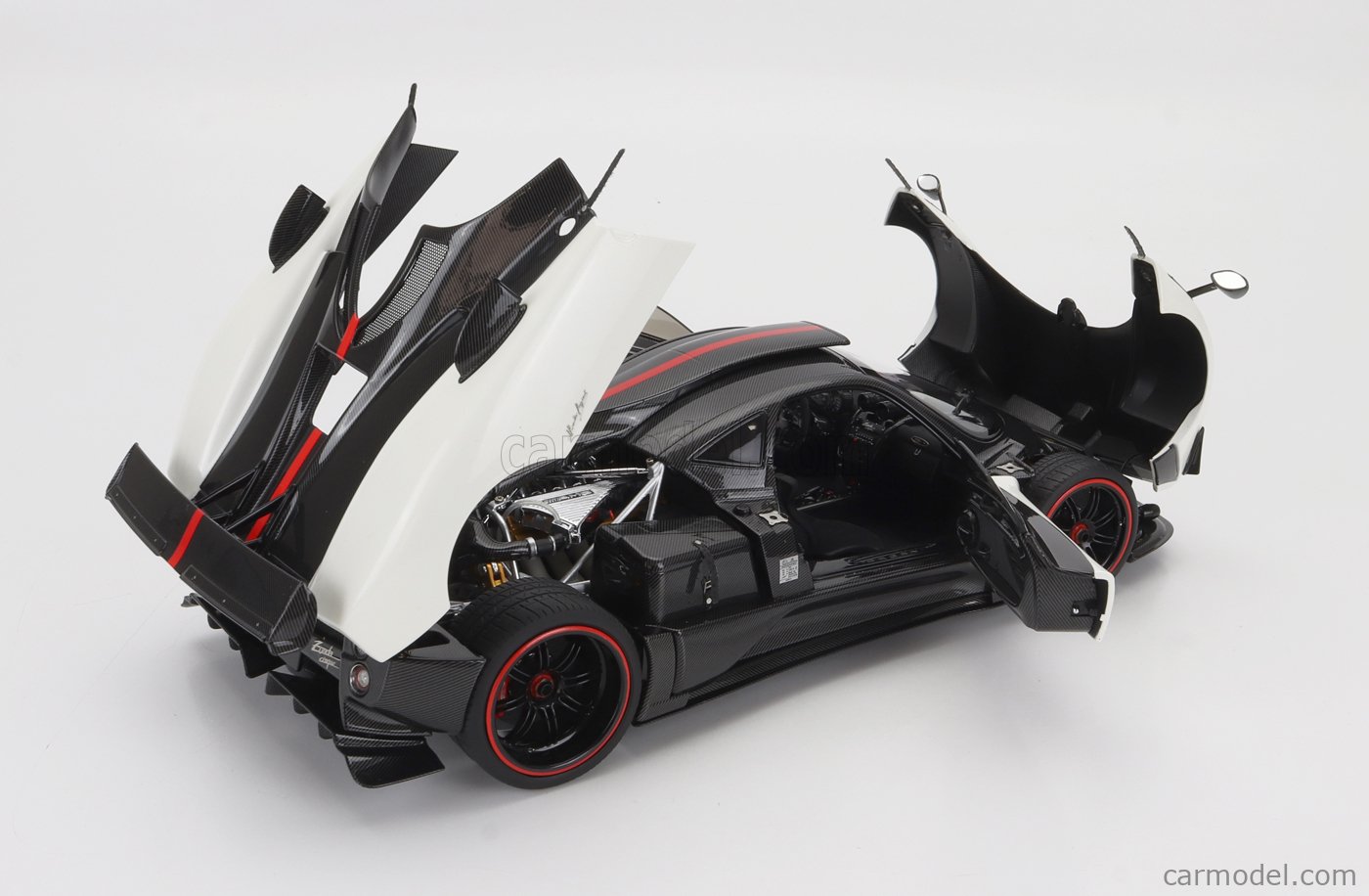 ALMOST-REAL ALM850601001 Scale 1/18 | PAGANI ZONDA CINQUE