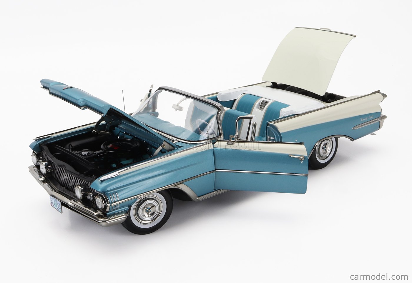 105-009 サンスター 1/18 Oldsmobile 98 1/18 Sunstar 1959 Oldsmobile 98 Hardtop (Silver Mist