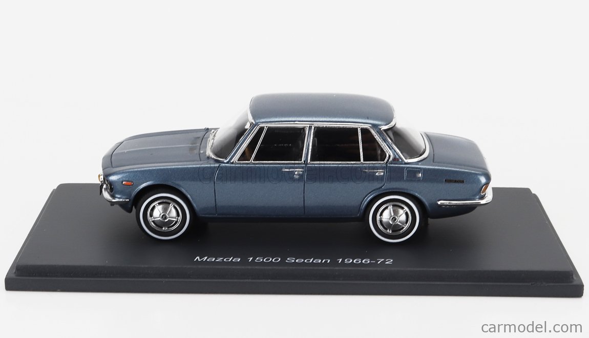 Voiture de 1972 bleue - MAZDA Savanna coupé GT