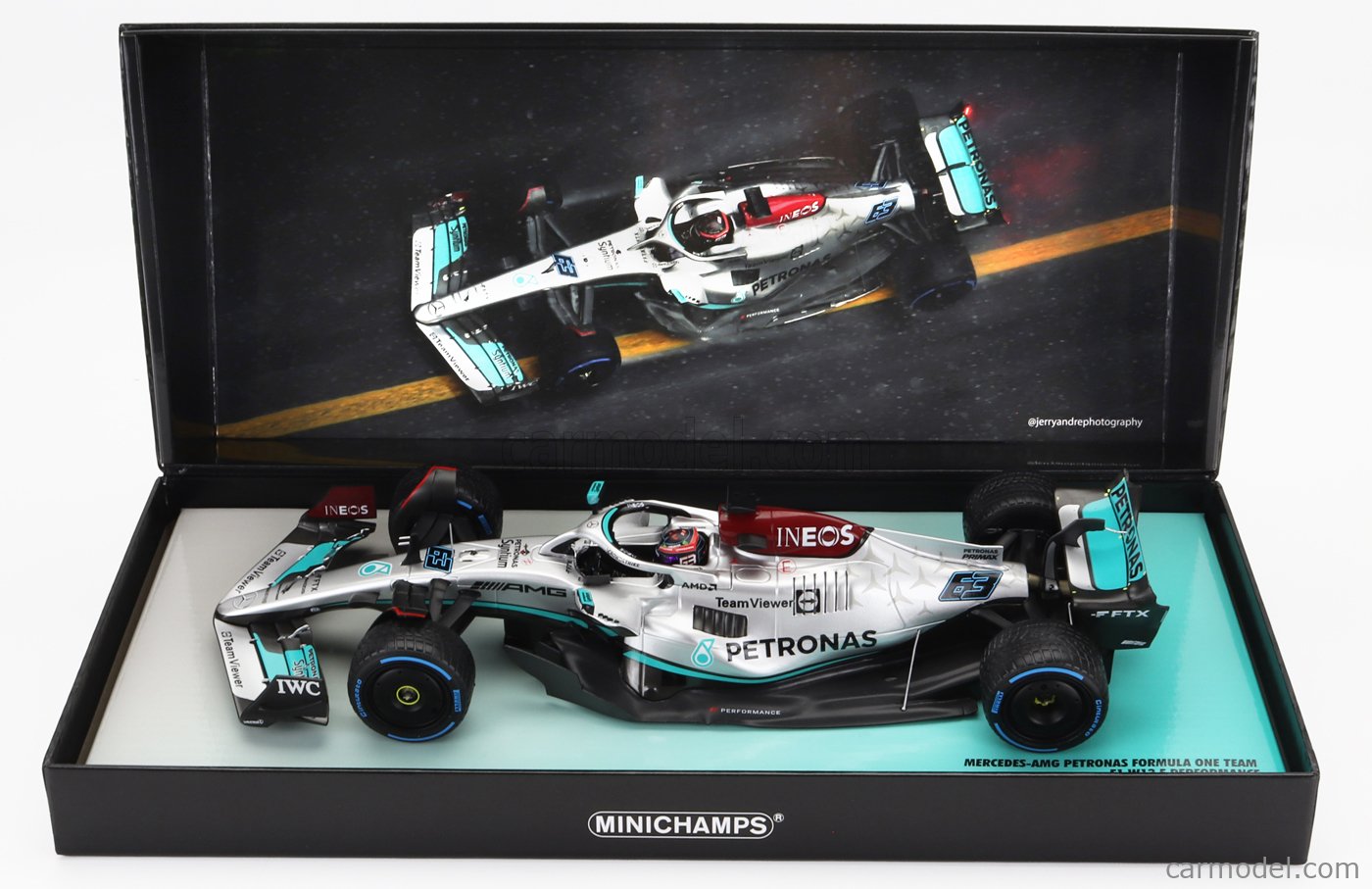 FIGURINE 1/18 PILOTE 40 SENNA WINNER VROOM
