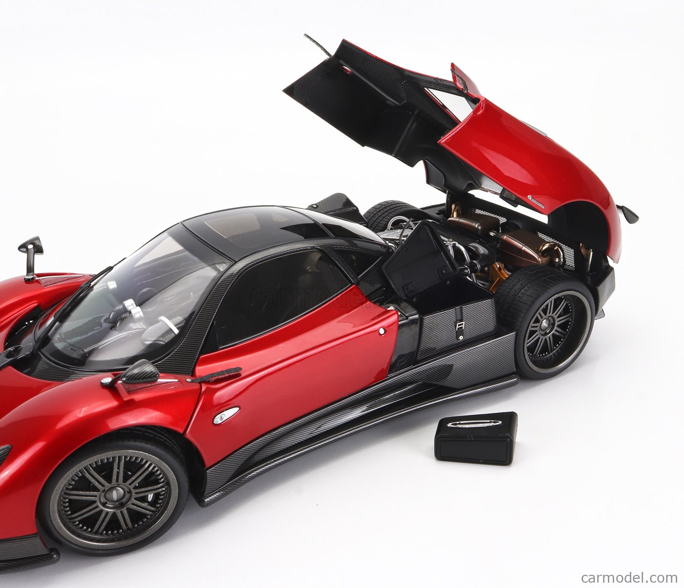 ALMOST-REAL ALM850406001 Scale 1/18 | PAGANI ZONDA F 2005 RED