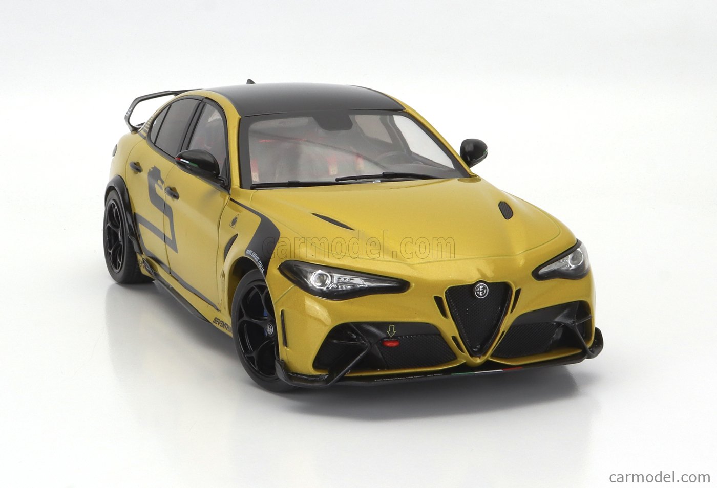 SOLIDO 1806905 Scale 1/18 | ALFA ROMEO GIULIA GTA NAGEMAAKT 2022 YELLOW  BLACK