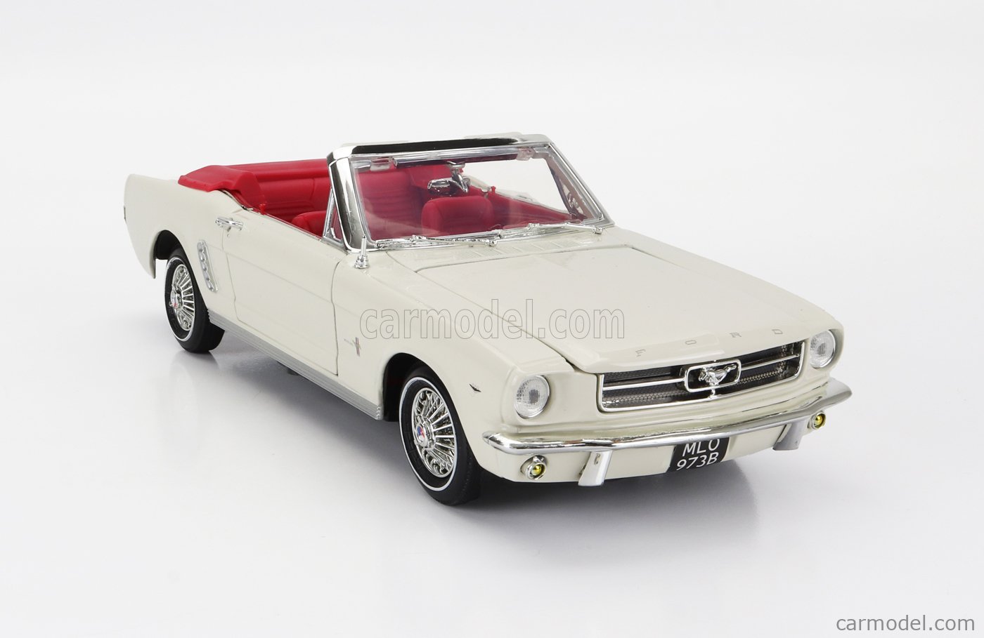 KOVOVÉ A RESIN MODELY | Ford Mustang Convertible  1964  James Bond Series Bila Motormax 1 24 D7478